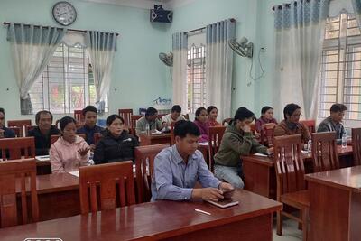 Tập huấn kỹ thuật Dự án nuôi bò cái nội sinh sản